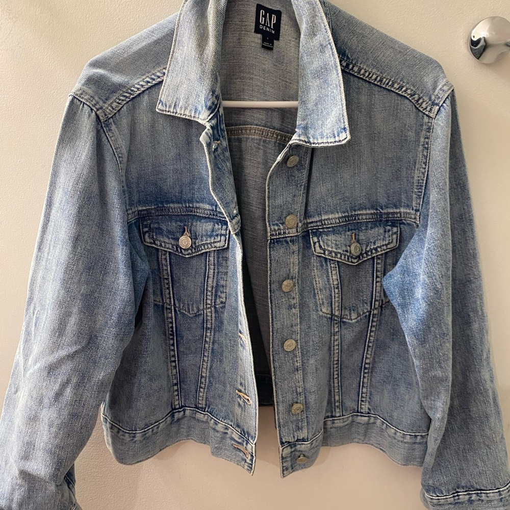 GAP Light Wash Denim Jacket Size Large